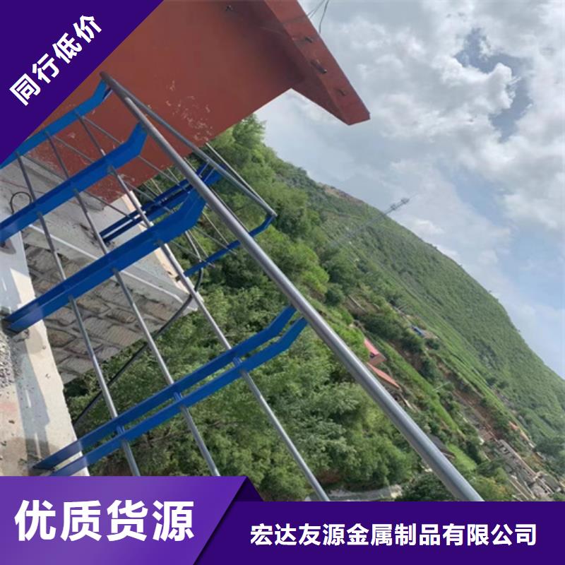 好消息：公路桥梁防撞护栏厂家优惠直销