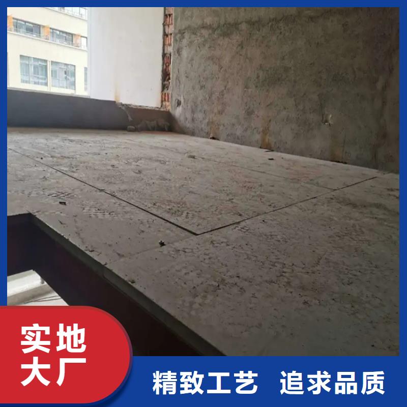 吉华街道loft阁楼板贴满了每一张