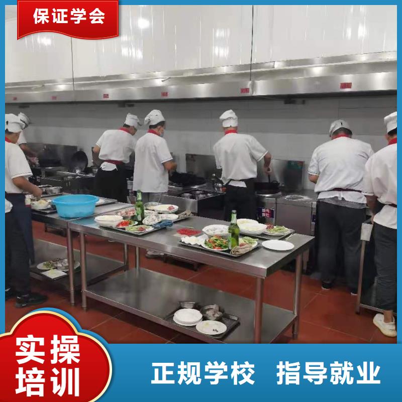 厨师技校,挖掘机培训学校全程实操