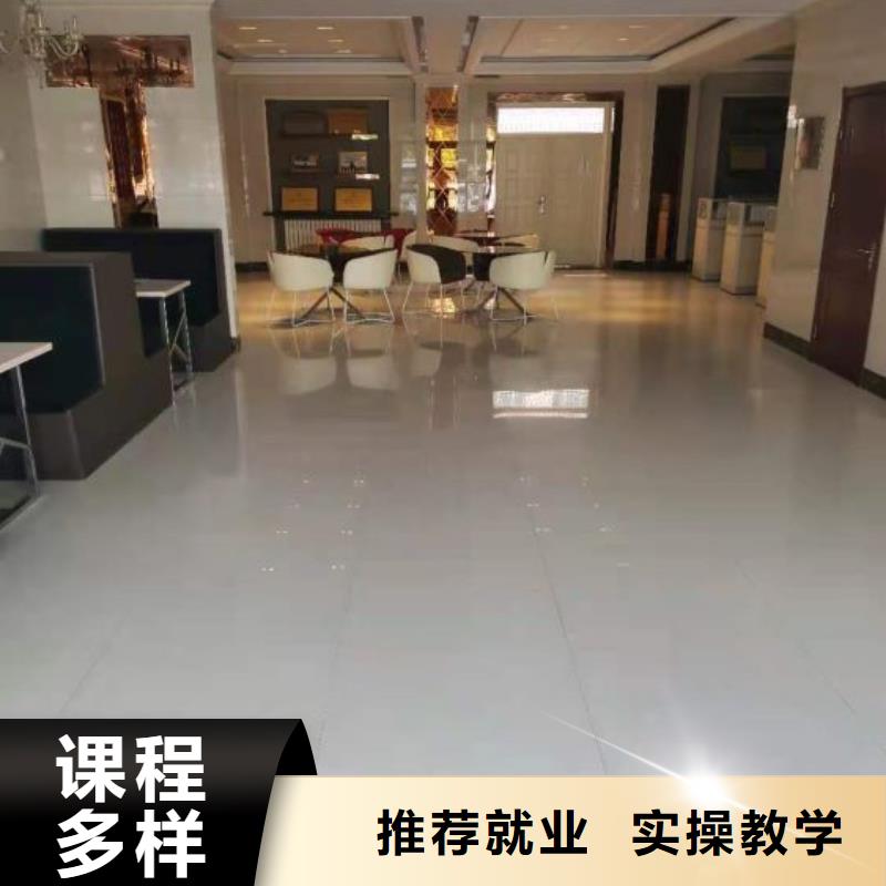 计算机学校学挖掘机钩机学费多少钱保证学会