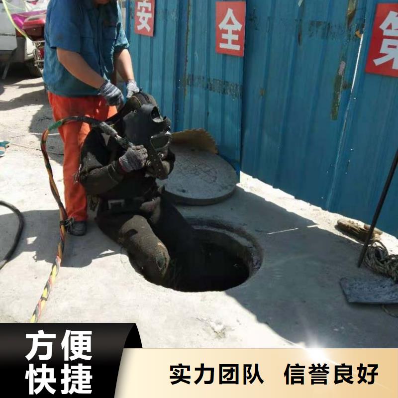 潜水员水下探摸工艺精致